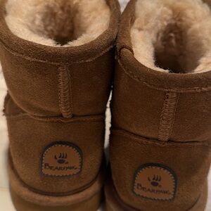 Women BearPaw Brown Ankle Boots with Plush Lining size 8